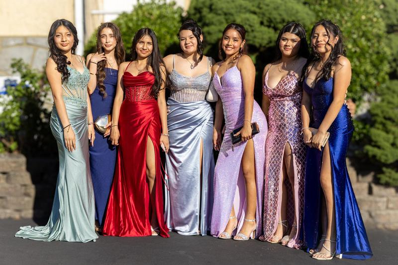 girls at prom