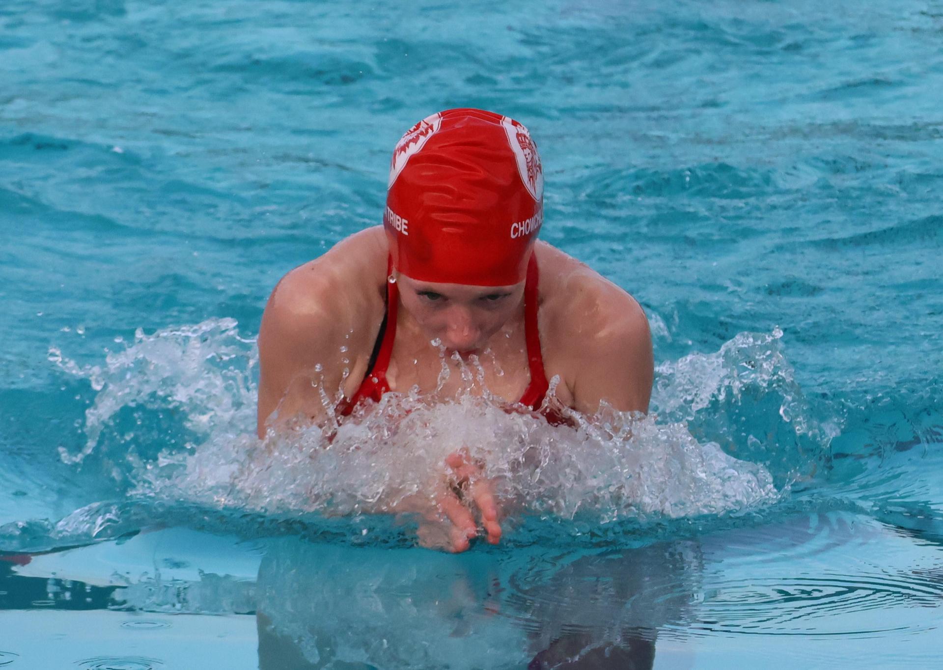 Alina Espinola swimming