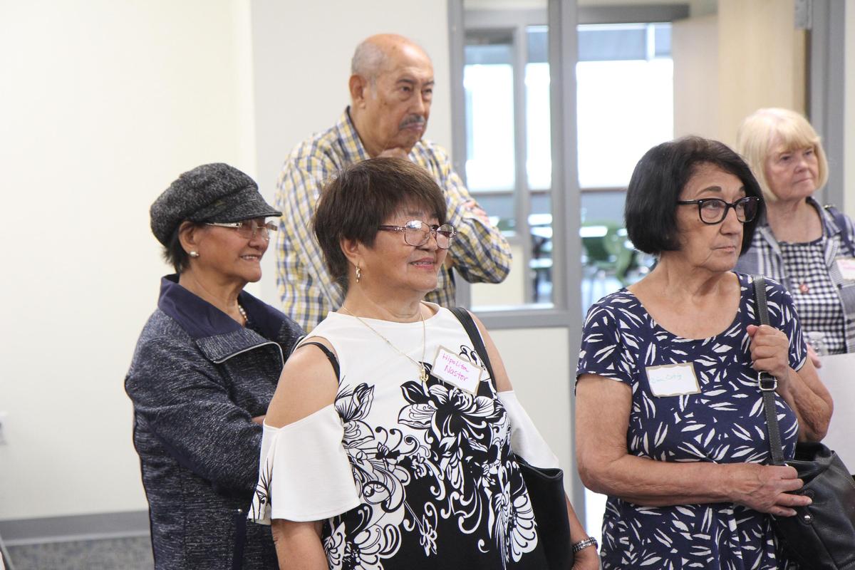 Senior Citizens Get Tour of Simcoe Elementary Wapato School District