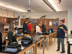 Dr. Buttry speaking with Human Anatomy students