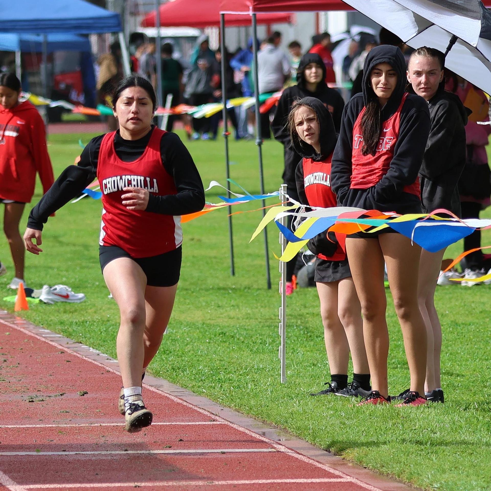 girls long jumping