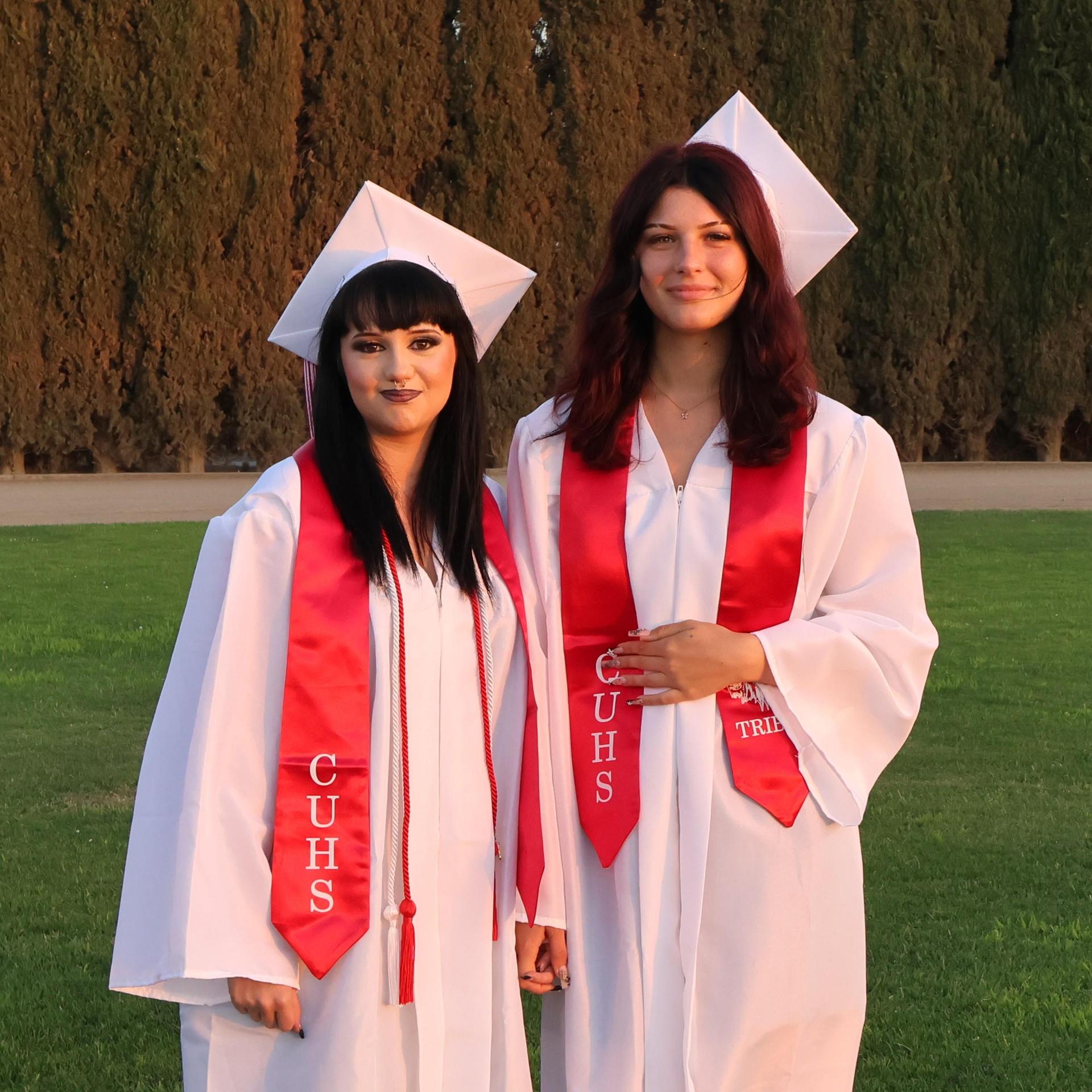 seniors posing together before walking in to graduation