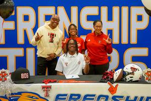 chase campbell athletic signing posing with family at table