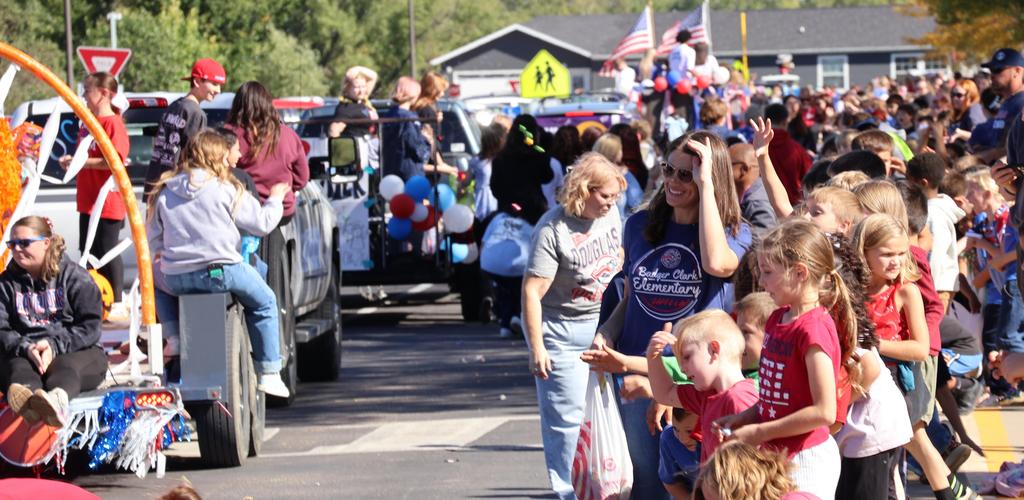 Dhs homecoming, Crowd enjoying a parade with floats and children celebrating.