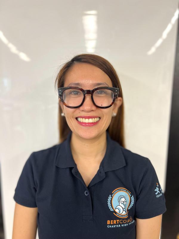 a picture of teacher Shari Aguilar