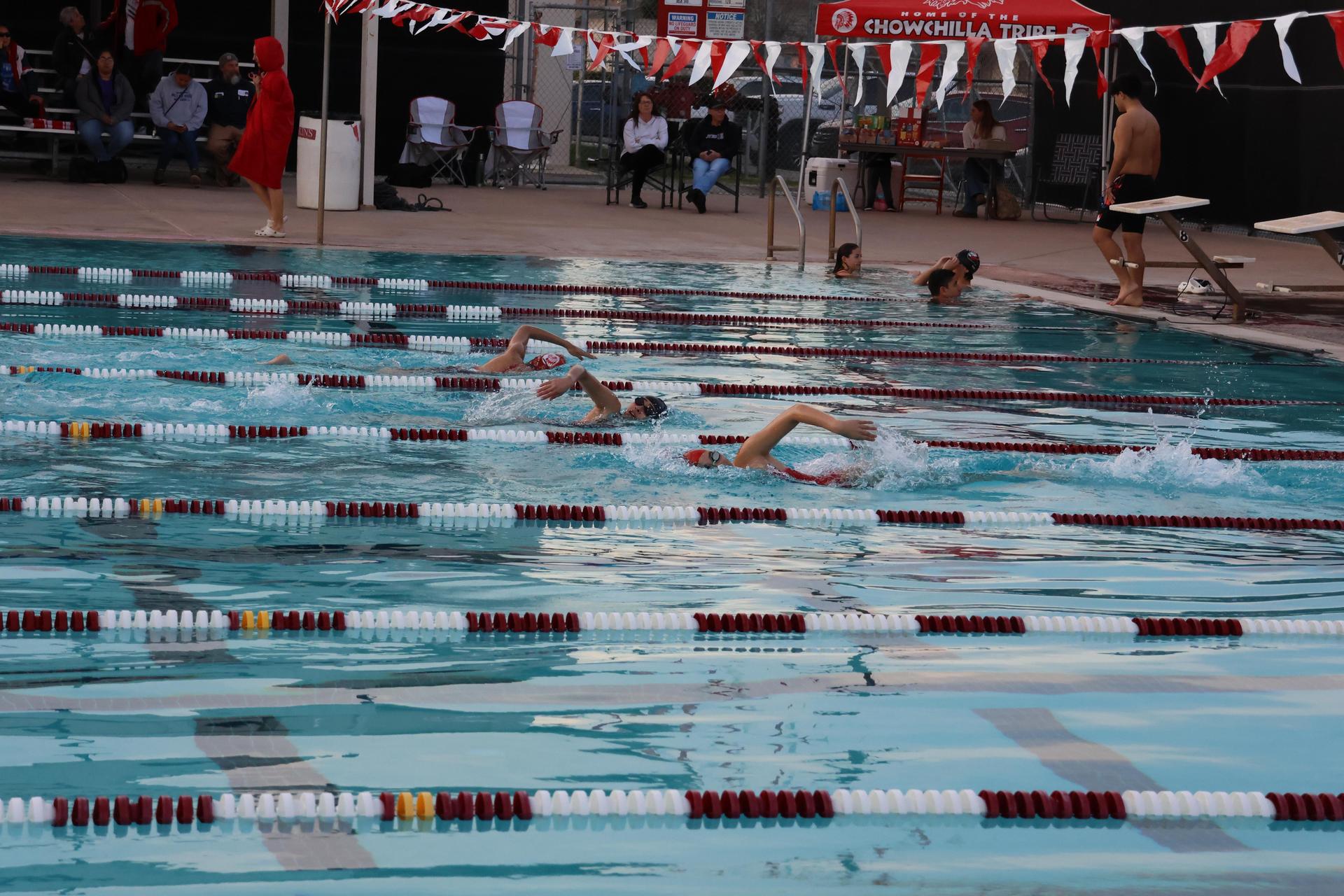 girls swimmers competing in the 400 free relay