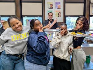 students with lunch trays