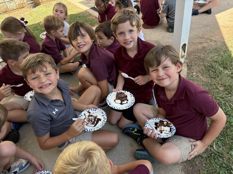 Clarkdale Elementary boys enjoying ice cream sandwiches