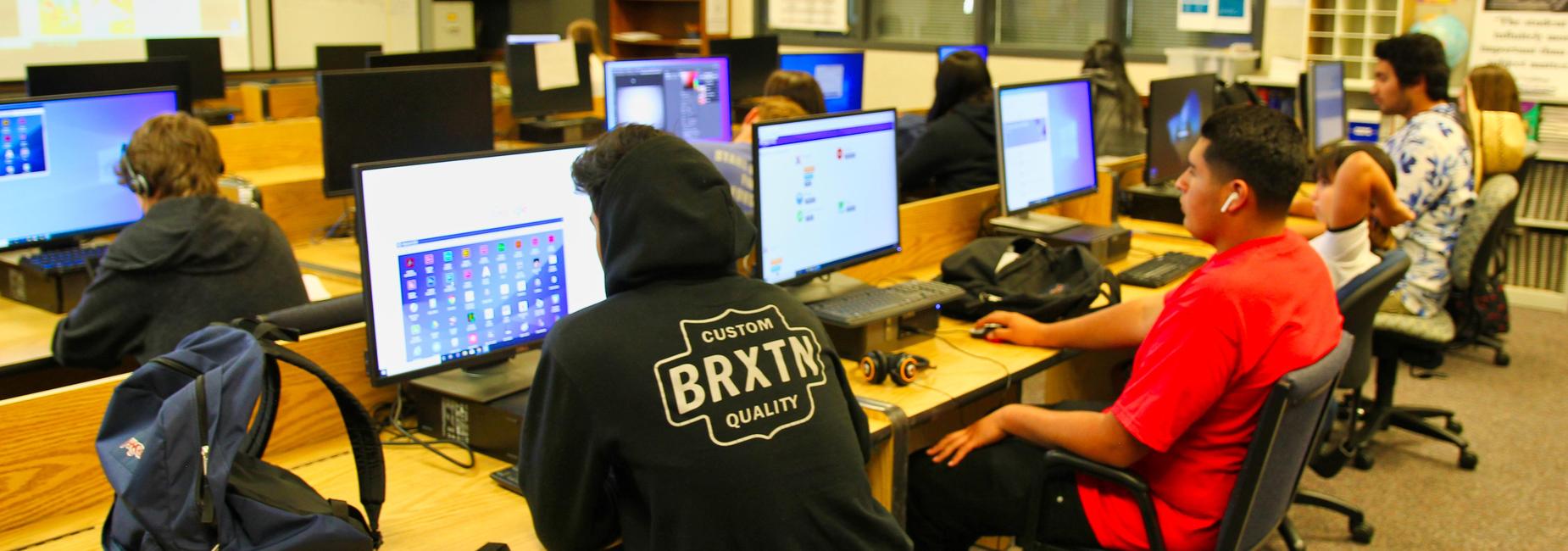 Students using photoshop in class