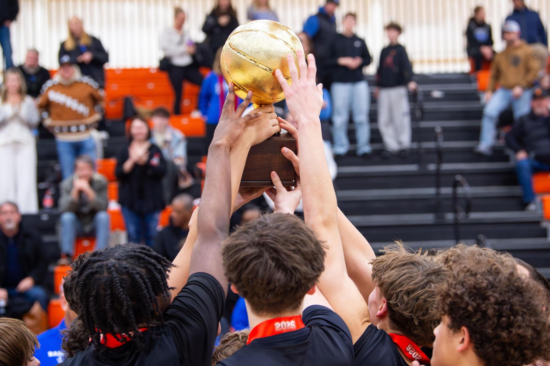 Boys basketball celebrates their 1st place win