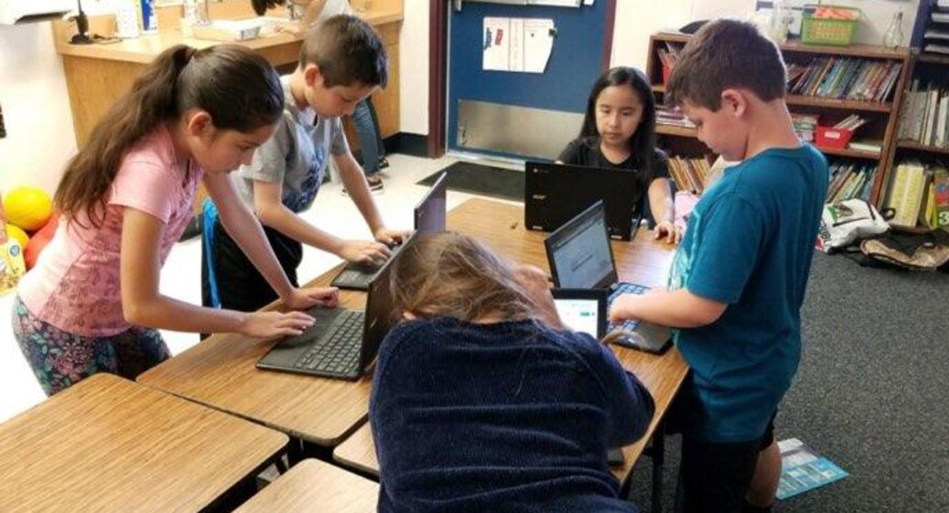 3rd grade students researching
