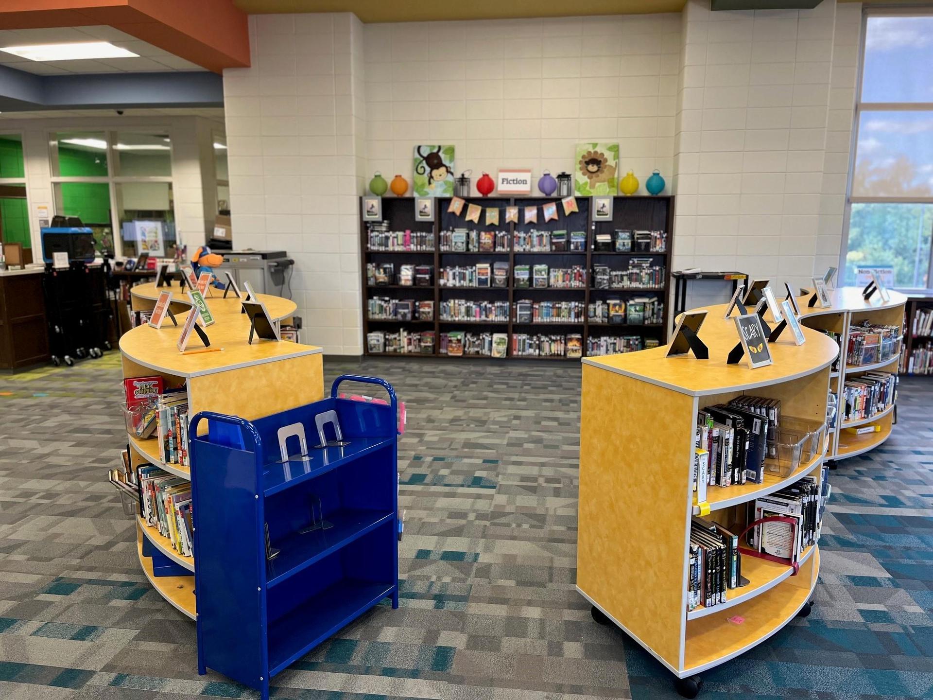 Grovetown Learning Commons space including tables, chairs, and shelves of books.