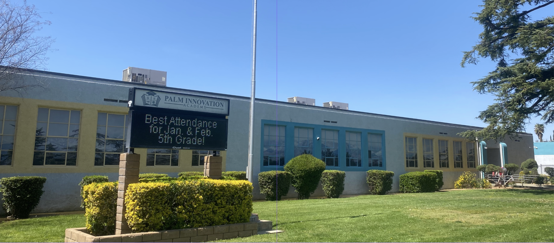 Fachada de la escuela Aging Palm Innovation Academy