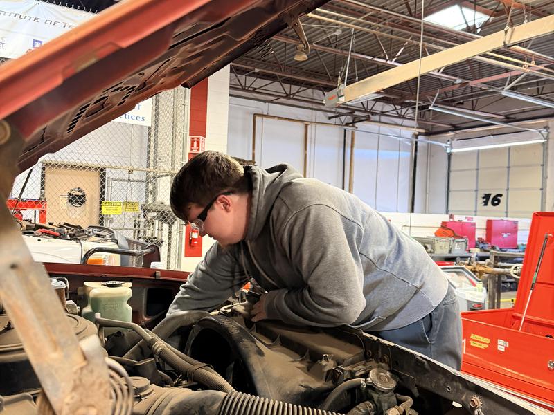 auto student working