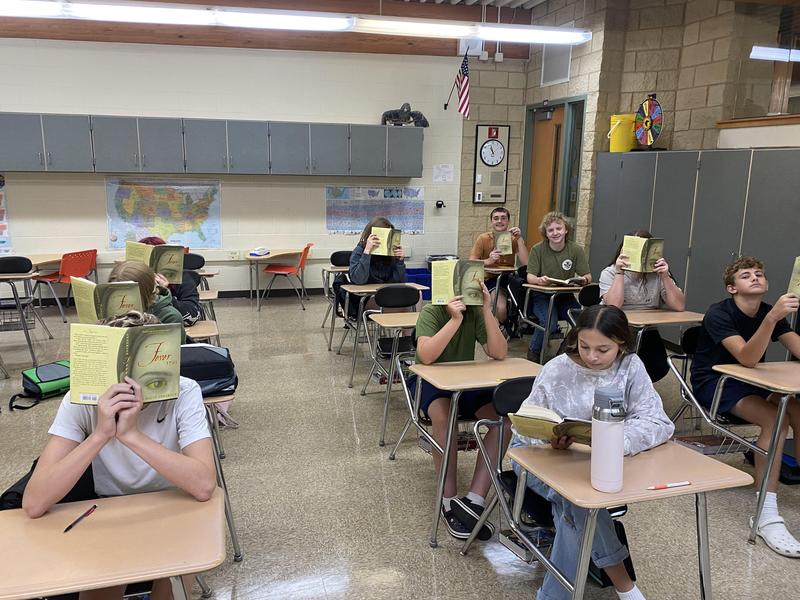 Students open the pages of history