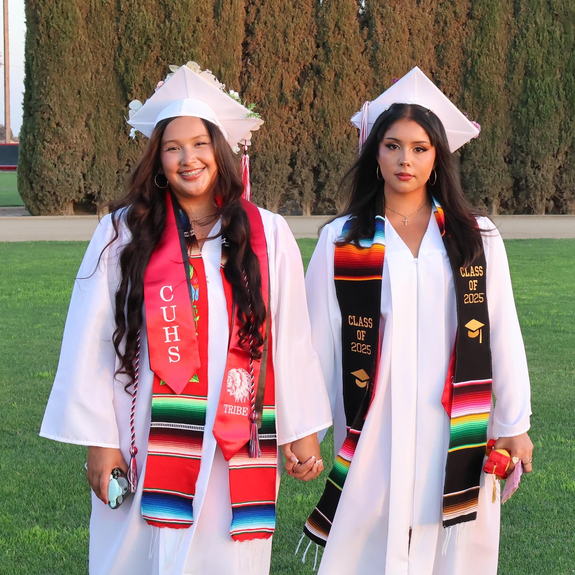 seniors posing together before walking in to graduation