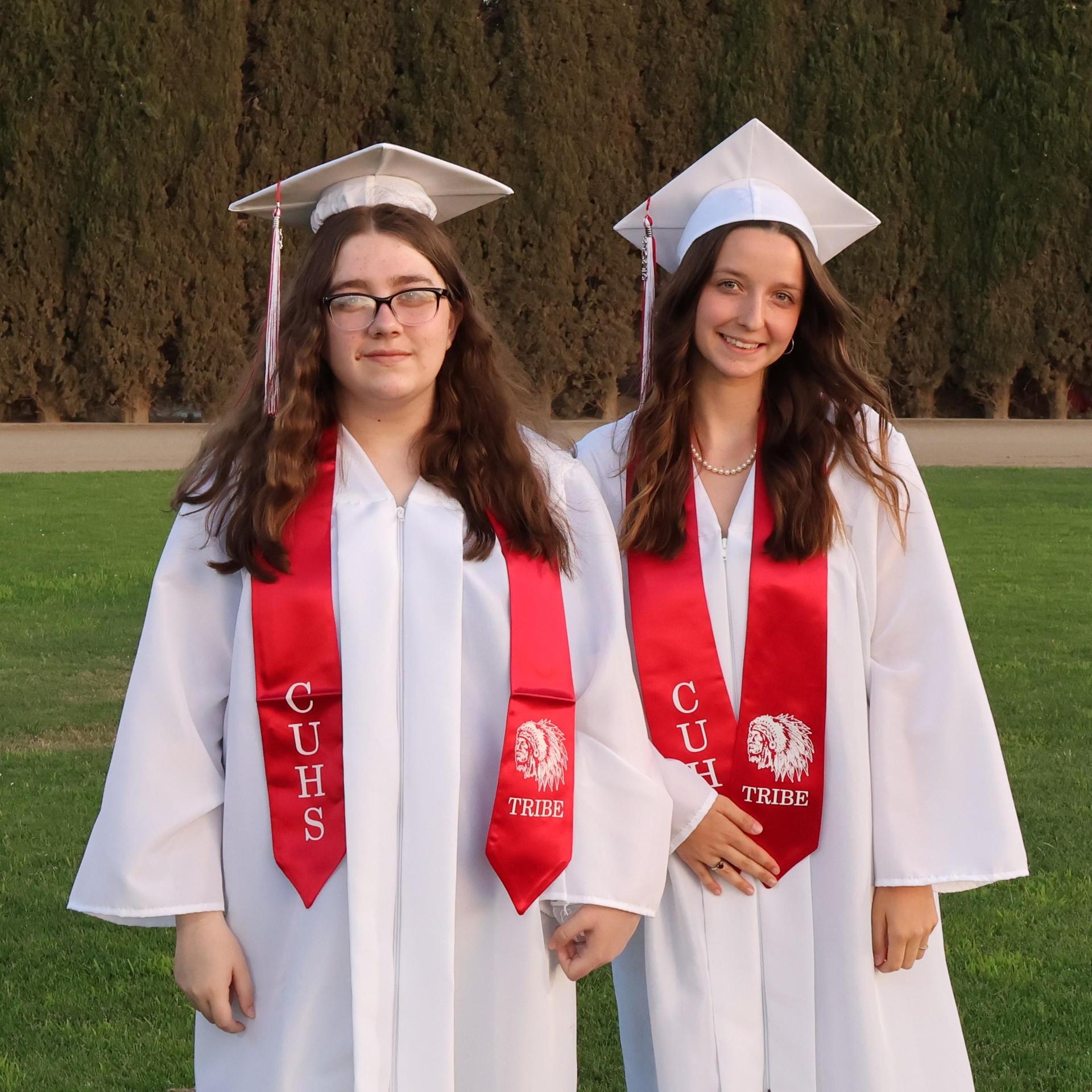 seniors posing together before walking in to graduation