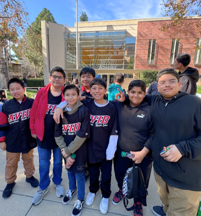 sierra-vista-middle-school-students-explore-ucla-campus-baldwin-park