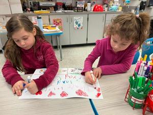 Kindergarteners make their poster