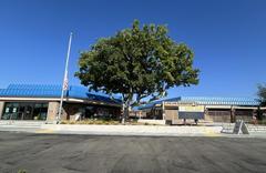 Photo of Live Oak Elementary School.