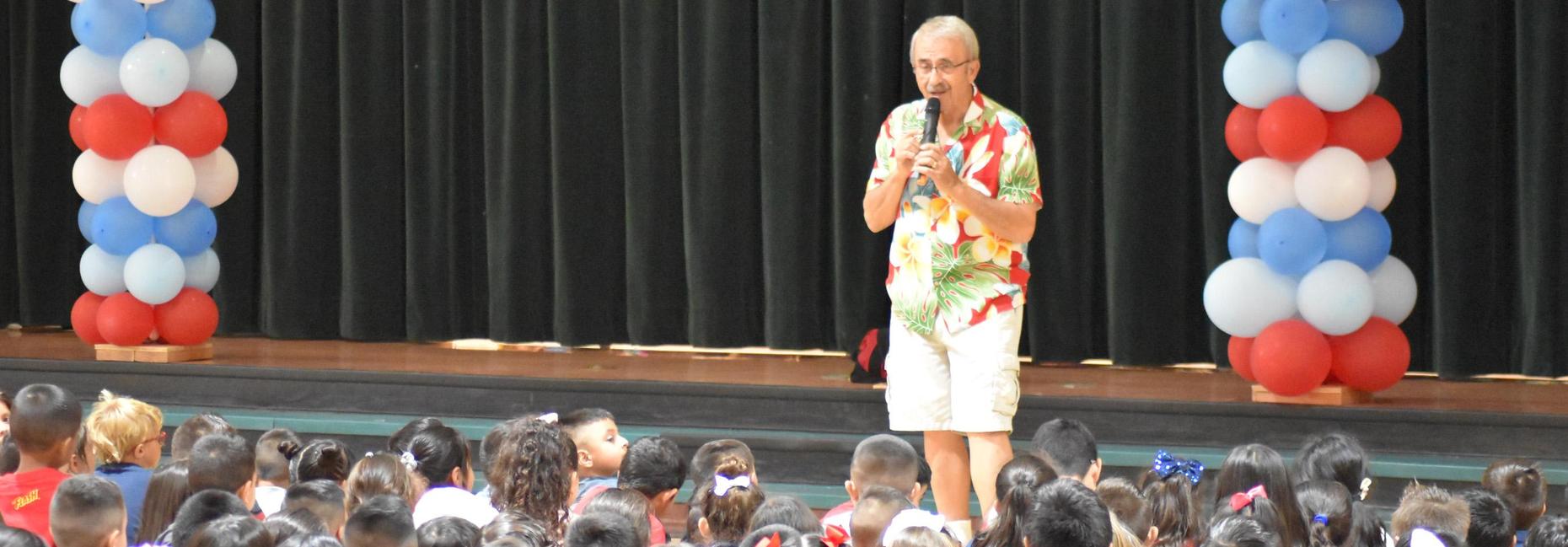 Kopi talks to students