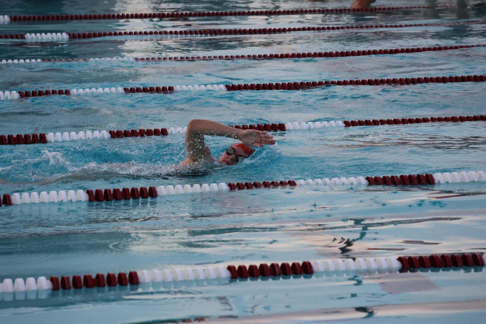 girls swimmers competing in the 400 free relay