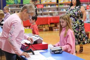 PYSchBookFair_10-7_08.JPG