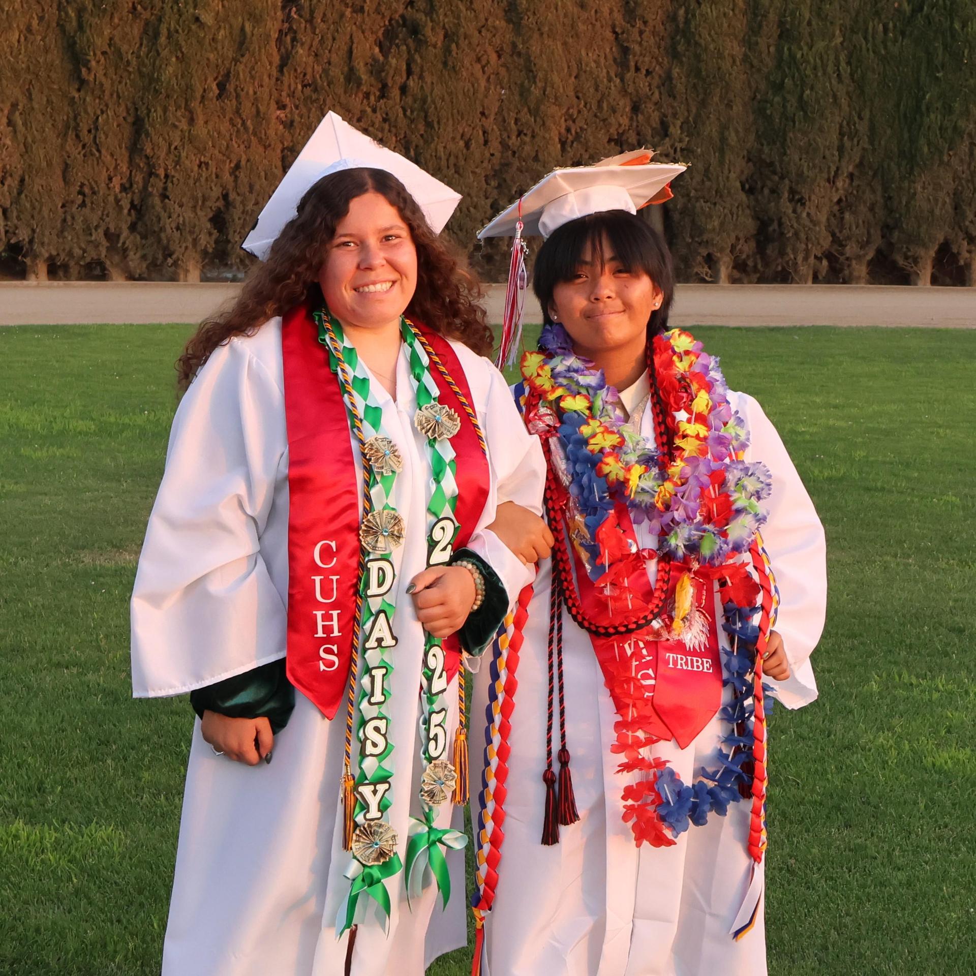 seniors posing together before walking in to graduation