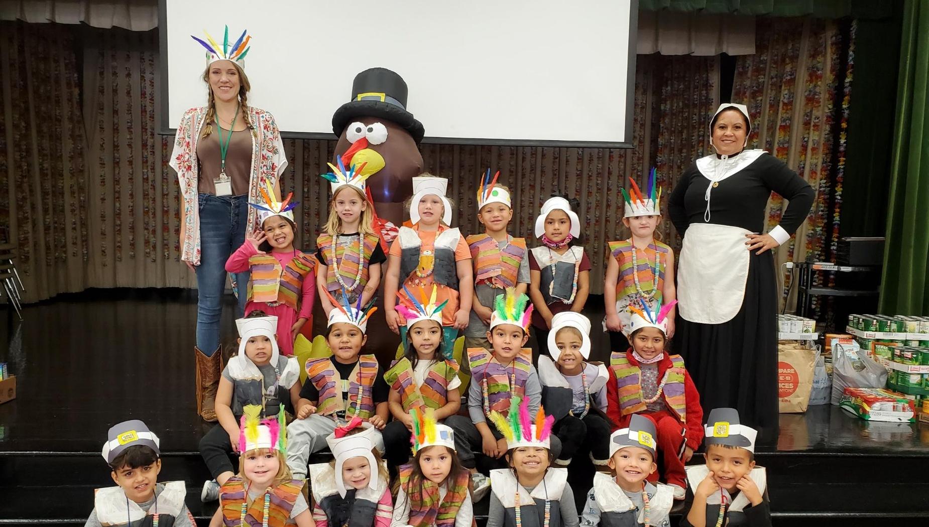 students dressed as pilgrims and indians