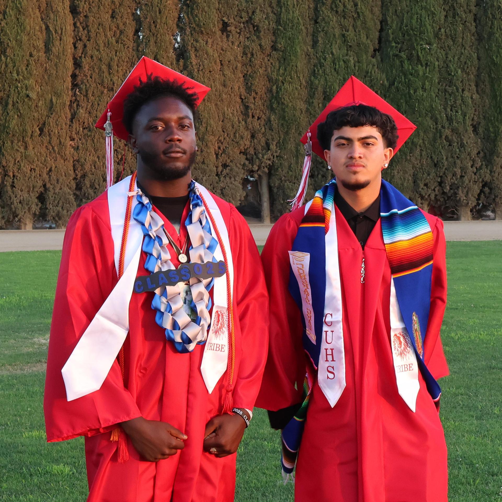 seniors posing together before walking in to graduation