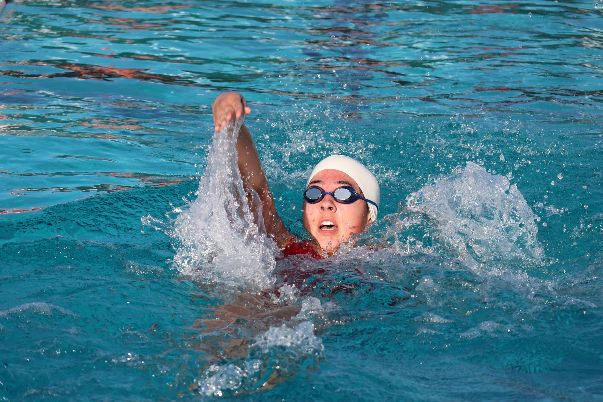 Natalia Orozco swimming