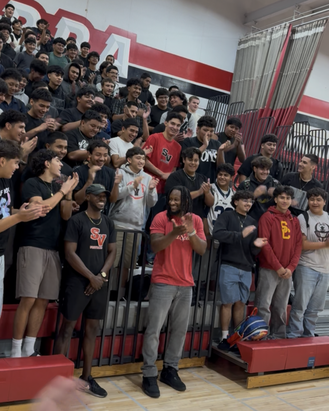 Todd Gurley snaps a group picture with the SVHS Varsity Football Team