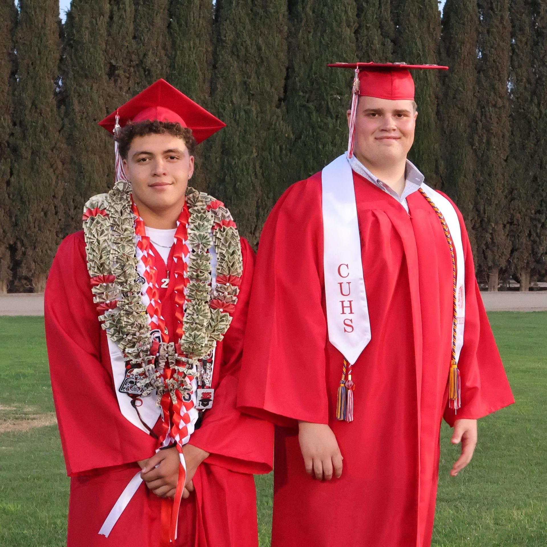 seniors posing together before walking in to graduation