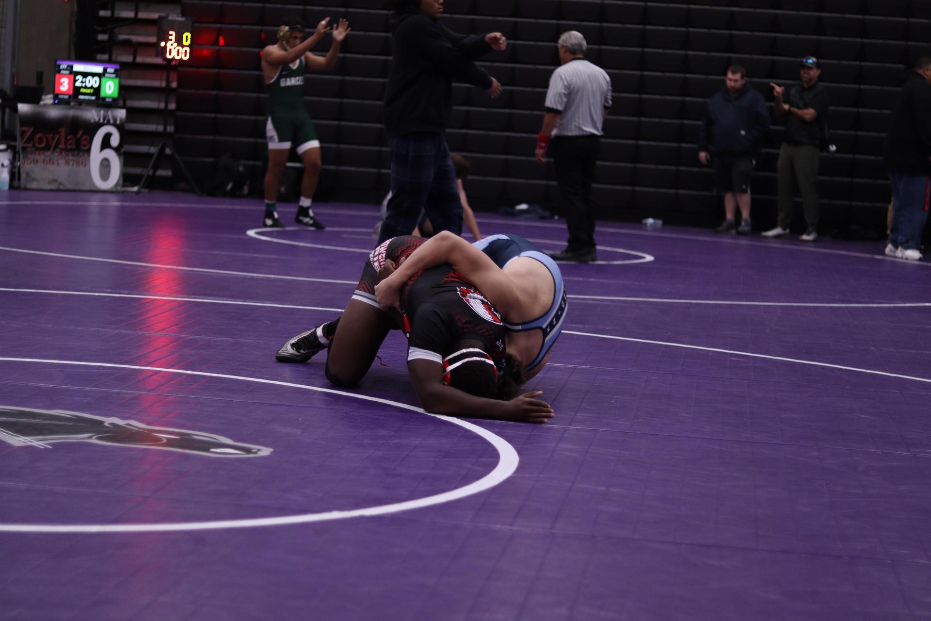 boys wrestling at madera south