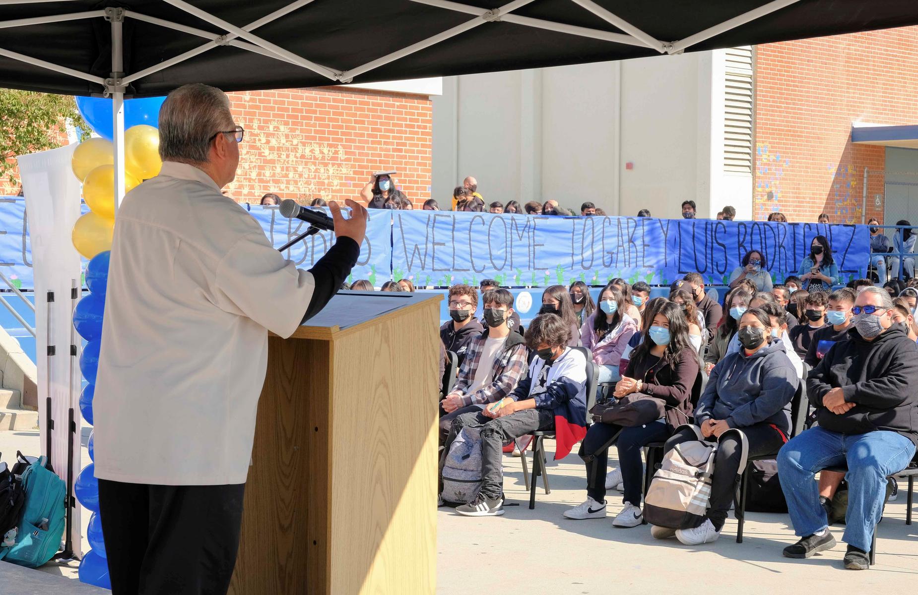 A Big Thank You to Luis Rodriguez! The successful author met with our #GHSVikings to share his wisdom. He also took the time of answer all of their amazing questions. #Proud2bepusd @GareyHighPUSD https://garey.pusd.org/apps/news/article/1515211