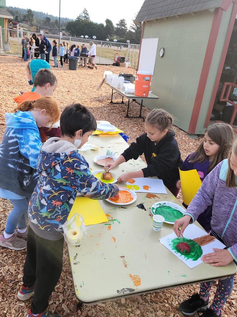 students creating apple print art