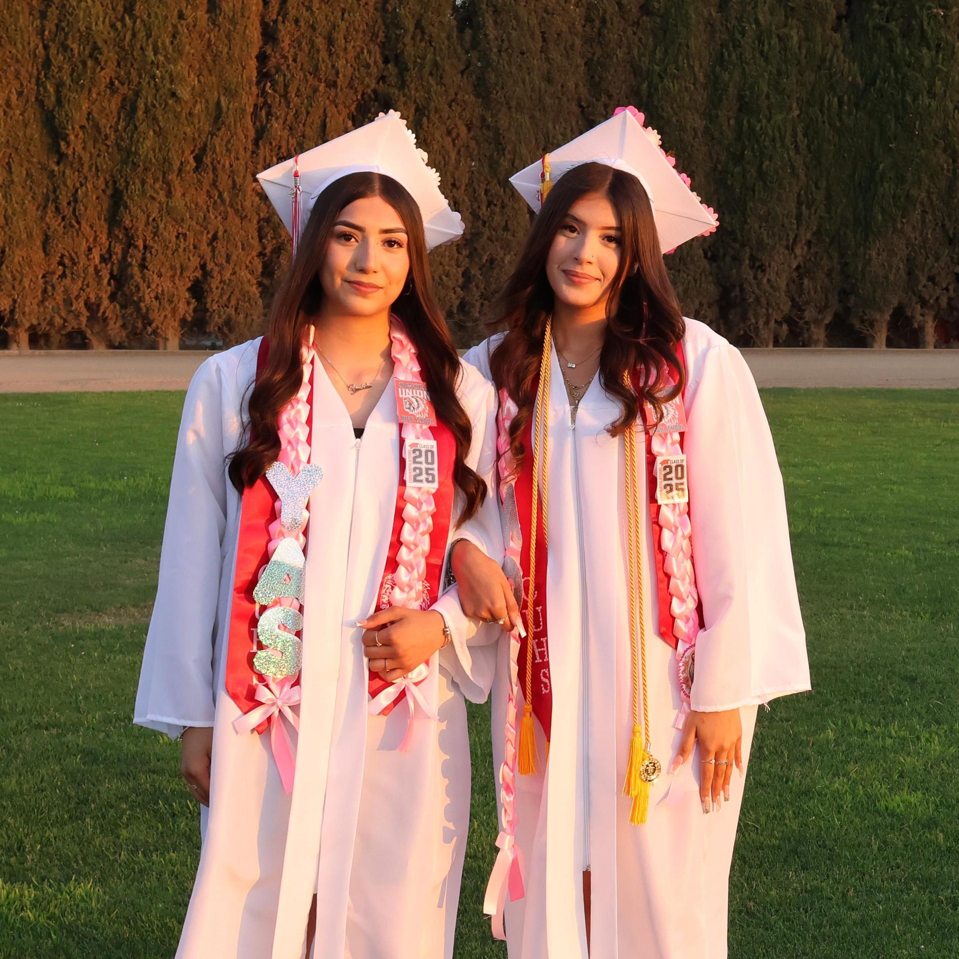 seniors posing together before walking in to graduation