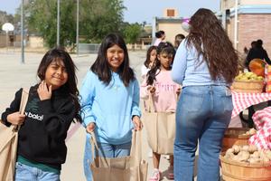 Annual Student Farmers Market Kicks Off at Eastside Elementary
