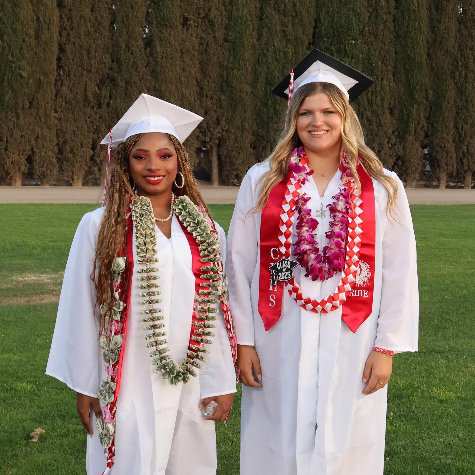 seniors posing together before walking in to graduation