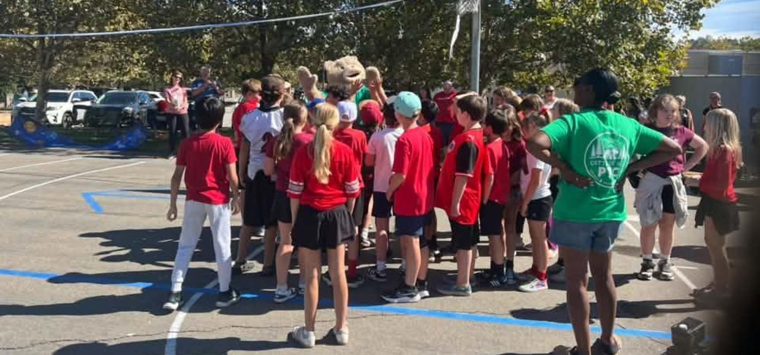 Students gather with Cubby before Jog a Thon