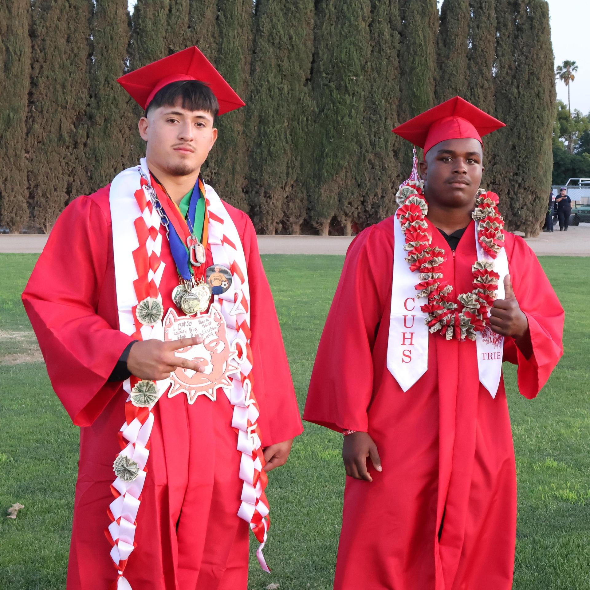 seniors posing together before walking in to graduation