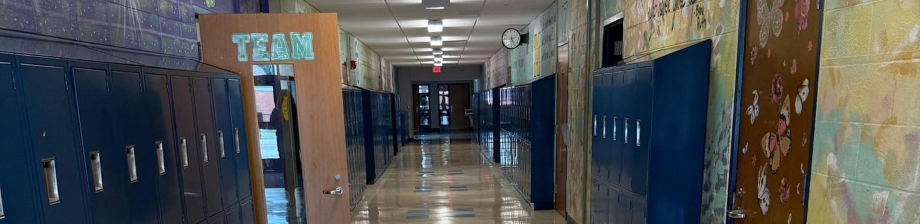 We're ready - shiny hallway