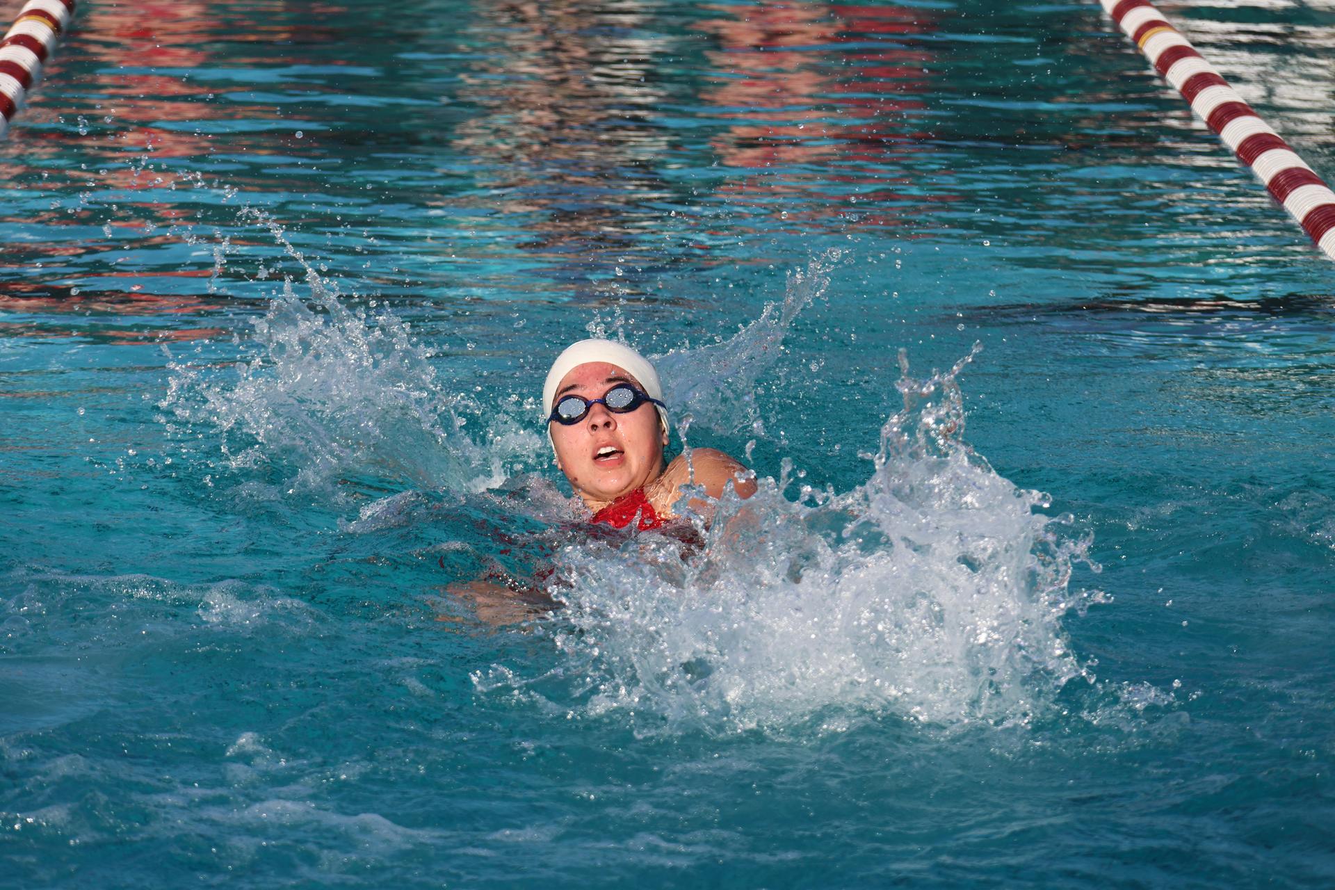 Natalia Orozco swimming