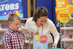 PYSchBookFair_10-7_06.JPG