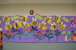 elementary students artwork of bee flowers