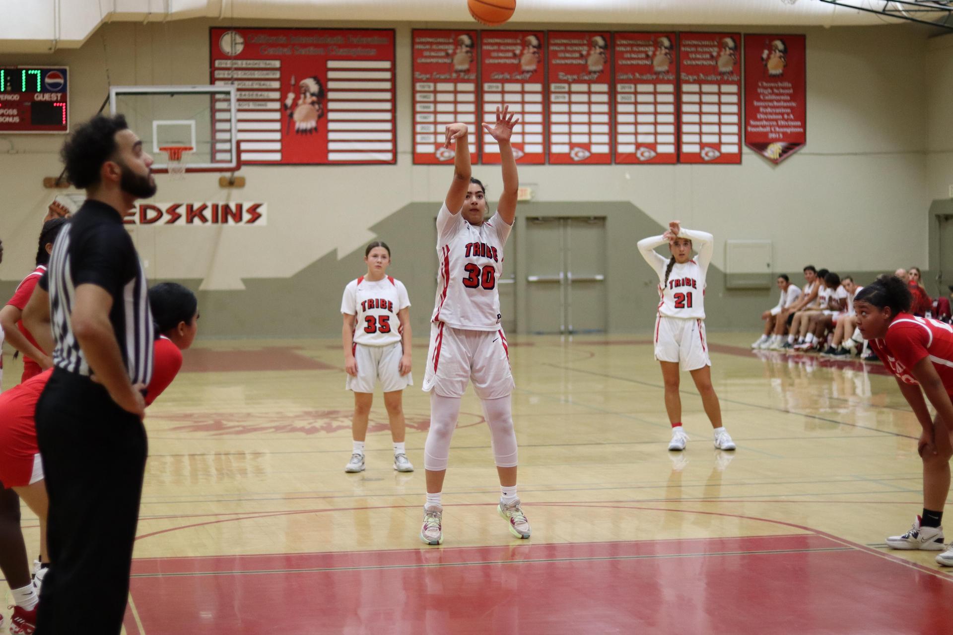 varsity girls playing basketball against mclane