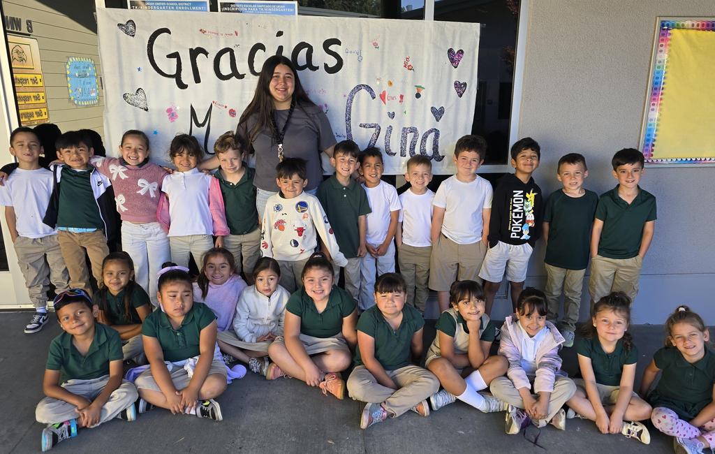 Maestra Gina with students!