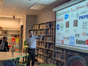 Rabbi Schwarzmer presenting