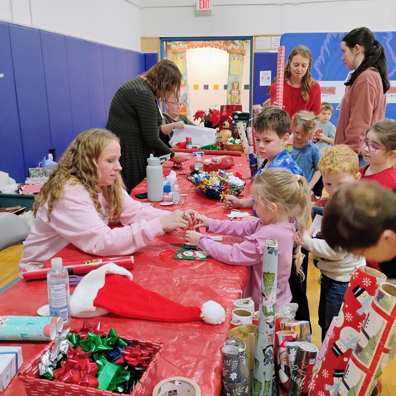 Holiday Bazaar Gives Students Chance to Shop for the Holidays