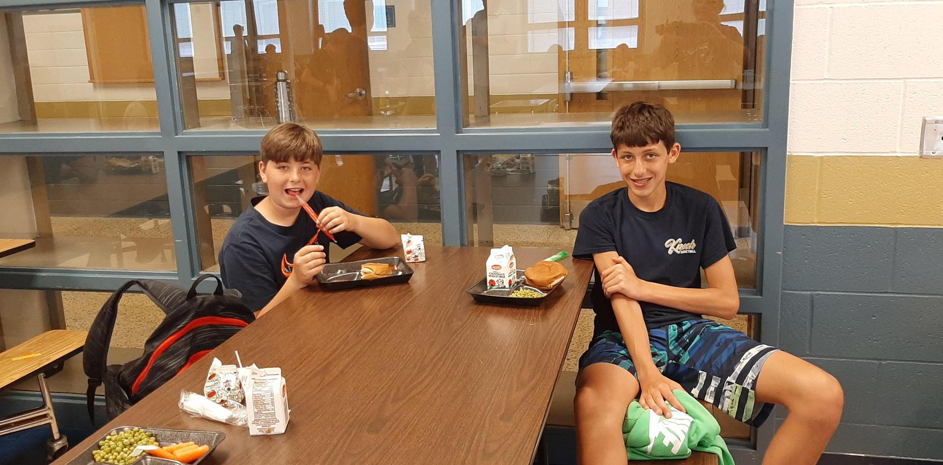 students eating lunch